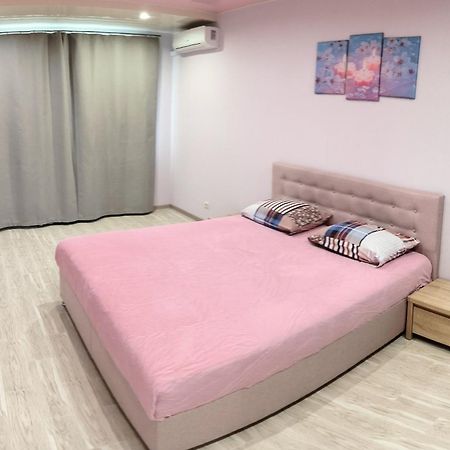 Apartment Near Metro Pozniaky Kyiv Exterior photo