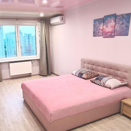 Apartment Near Metro Pozniaky Kyiv Exterior photo